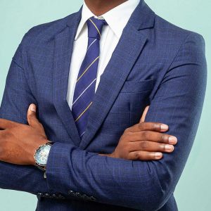 スーツを着ている男性の写真