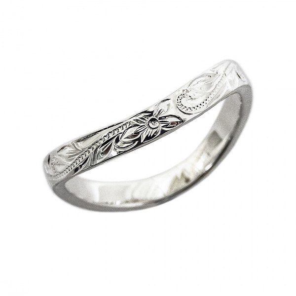 ペアリングのプレゼントにおすすめのMaxiのLight Wave Ring。「永遠の愛」を意味する波がモチーフ。