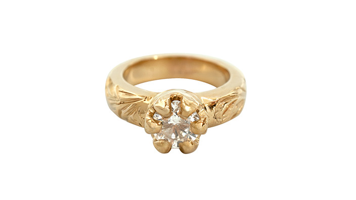 ソリッドタイプのハワイアンリングに、12種類の選べる誕生石が1粒セッティングされた、Maxiのバースデーストーンベビーリングの写真